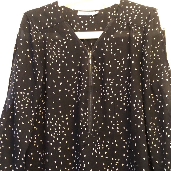 Black & White Flowy Top with Cold-shoulder - Picture 3 of 7